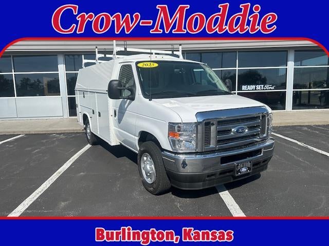2025 Ford E-Series Cutaway E-350 SRW 138" WB in Oxford White — front three-quarter view
